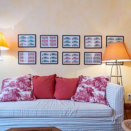 Semesterbostad Holiday Calme Dans Le Quartier Imperial By Interhome